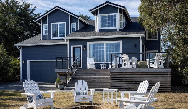 Columbia River Views: Relax in comfort & Explore Astoria & the North Coast
