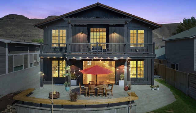 Columbia river waterfront in Sunland minutes from the Gorge Amphitheatre.