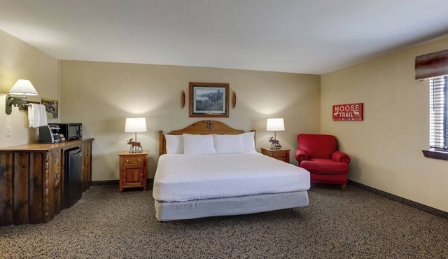 Columbia's Cozy Haven! Heated Pool, Whiskey Bar & Themed Rooms
