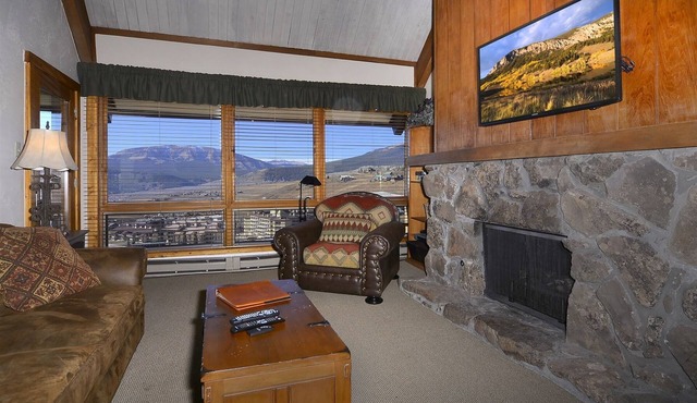 Columbine 2304/Ski-in/Ski-out! Right on the slopes! Views and Covered Patio!