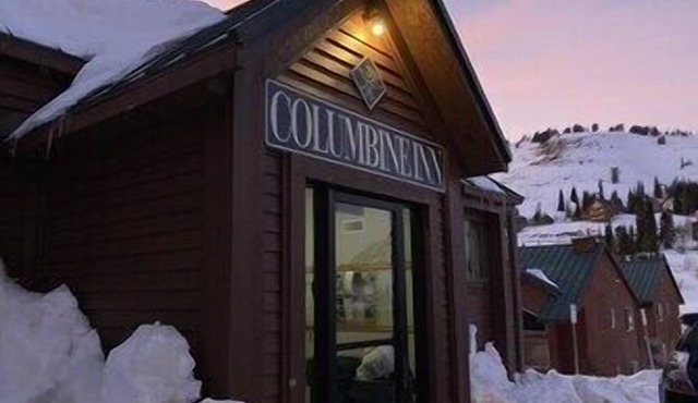 Columbine Inn at Powder 1 Queen/Full bath/kitchenette