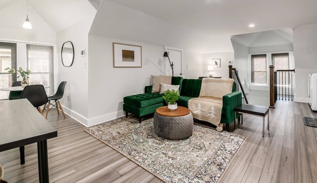 Columbus Getaway! Stylish Apartment!