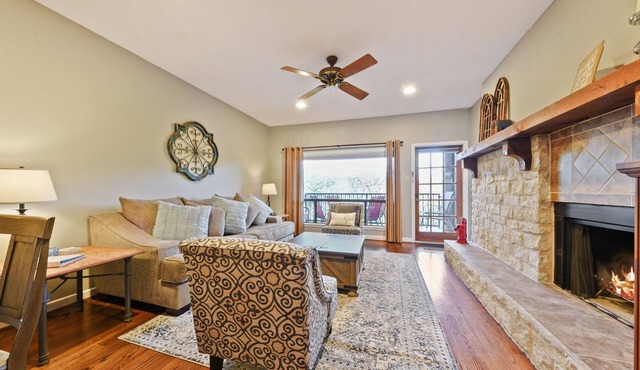 Comal River Getaway at the Froh Haus C206
