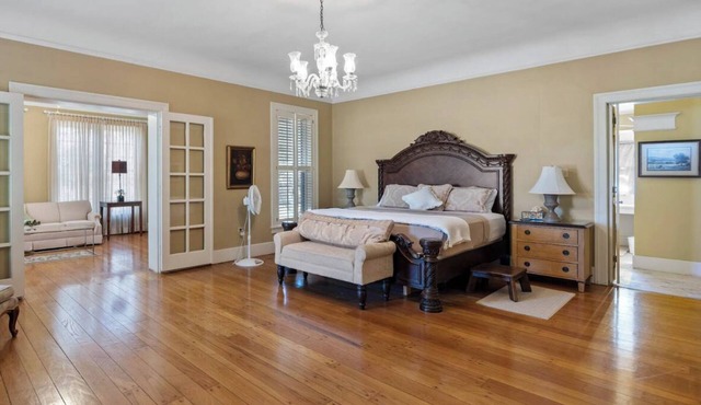 Comanche Suite: Texas Hill Country Resort + Pool