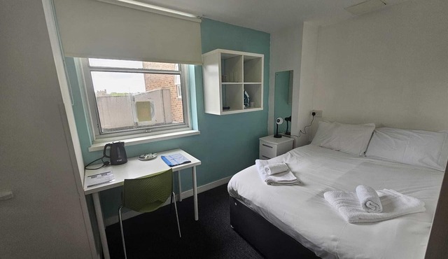 Combination of 2 Budget En-Suite Rooms w Kitchen