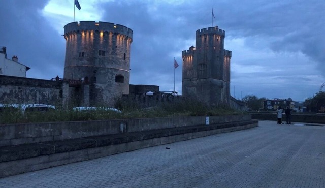 Come and discover the tranquility of Lauzières, its cliffs and Port du Plomb.
