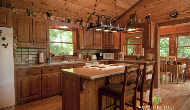 Come and enjoy Bryson City! Just minutes from NOC, Deep Creek, GSMNP, Fishing!