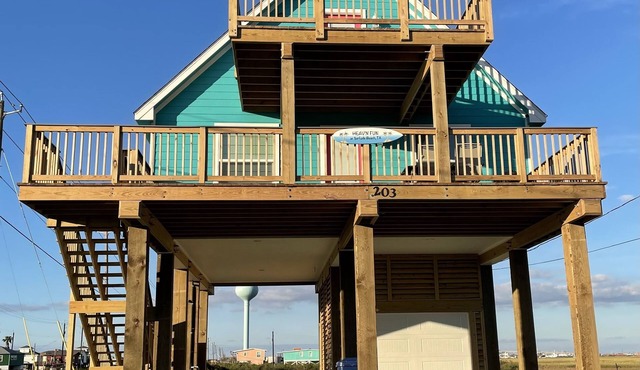 Come and enjoy the beautiful Surfside beach and “heav’n fun” in this cozy home!