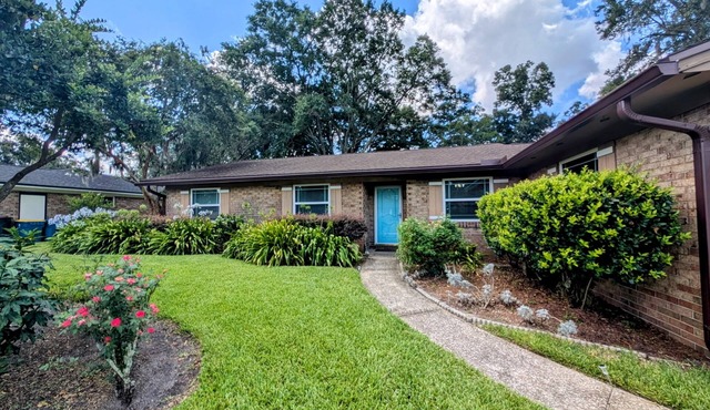 Come and enjoy your stay at our home on the 18th hole of Blue Sky Golf Club.