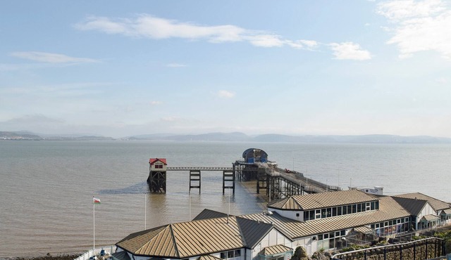 Come and explore the Gower Peninsula, Glamorganshire and Pembrokeshire from this lovely property.