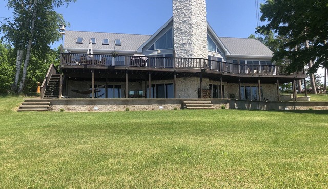 Come and relax at the Lake House!