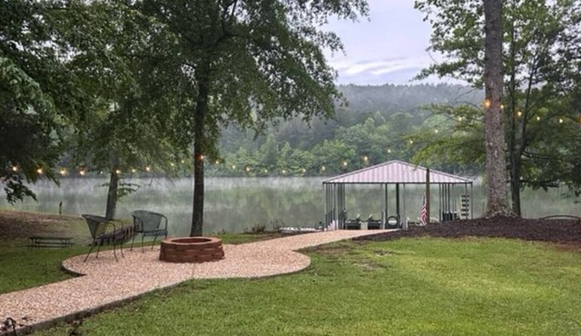 Come be 'Together at the Lake' at our family home with a private boat ramp!