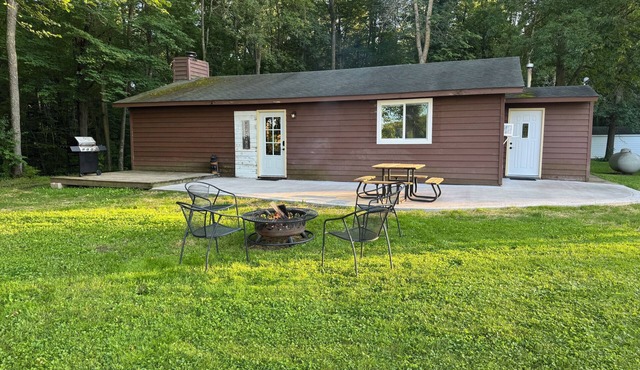 Come check out this Cozy 2-bedroom cabin in charming Amery!
