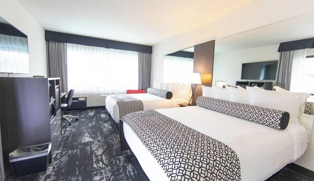 Come Create Memories w/Fun-filled Adventures at this Paradise! Outdoor Pool!