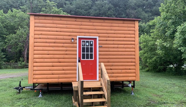 Come Enjoy a Cozy Getaway Cabin on The River