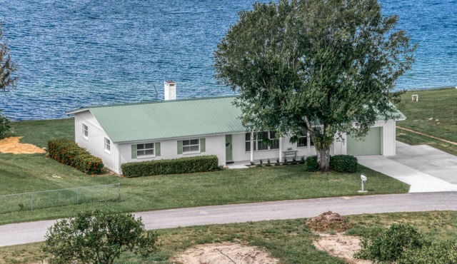 Come enjoy beautiful Lake Isis Cottage.