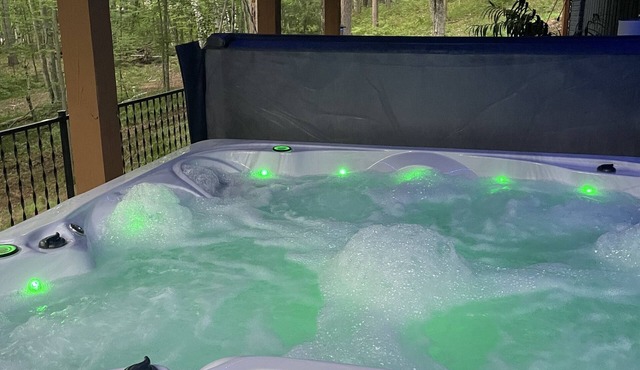 Come enjoy the best Wisconsin has to offer! Hot tub, sauna, pool, and new decor!