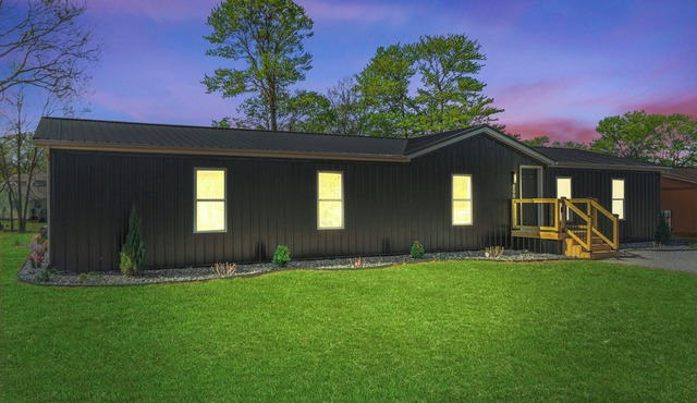 Come enjoy this absolute dream for a family vacation or a getaway with friends!