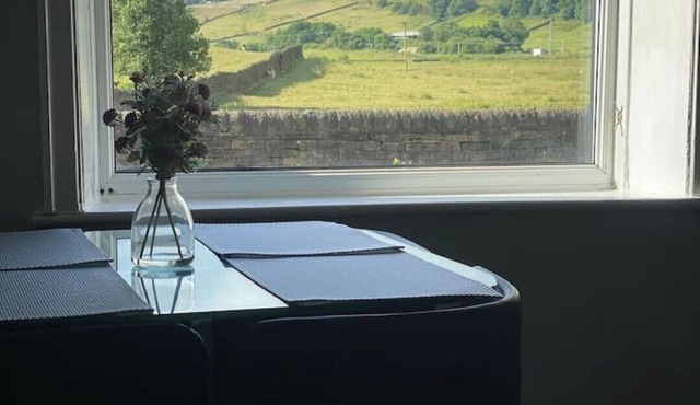 Come & enjoy this gorgeous 7 bed Riverside Retreat.