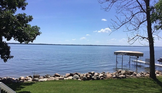 Come Enjoy Your Lake Getaway On Otter Tail In This Comfortable Home