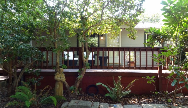 Come Experience our Fun Bungalow Style House with beautiful water views.