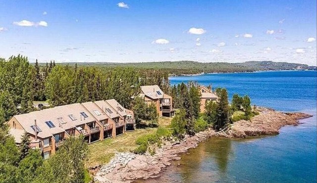 Come experience the panoramic majesty & serenity of Lake Superior!