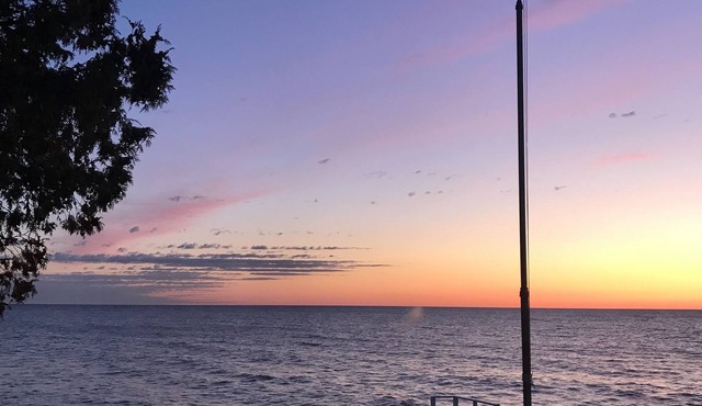 Come have fun on the beach! Right on Beautiful Lake Huron! Only n9 steps down!n