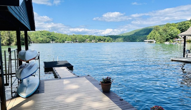 Come hideaway at the the Blue Heron Hideaway with beautiful wide lake views.