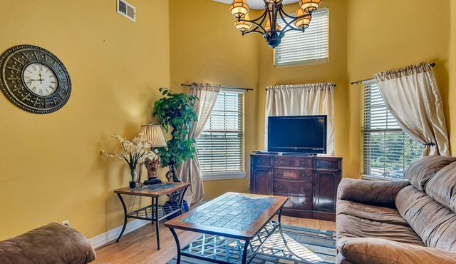 Come Hideaway at this 2 Bed + Loft Condo at Morningside!