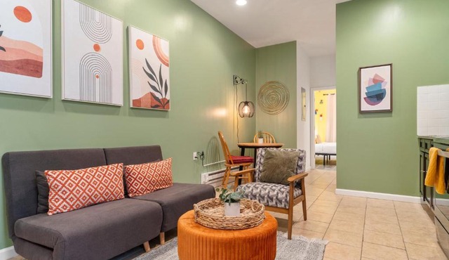 COME HOME TO GROCERIES! ENTIRE APT, NEAR CNTR CiTY