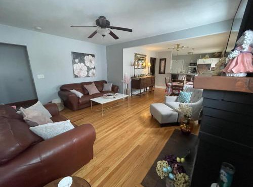 Come home to Kenwood Conveniently located Syracuse