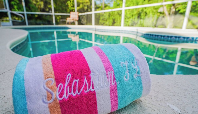 Come Home to Paradise….nScreened in pool with covered lanai and hot tub