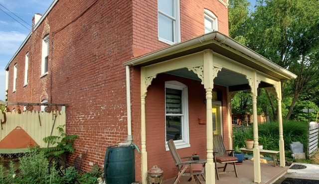 Come Home to Style & Comfort, Historic & Arts District Downtown House for 6, OSP
