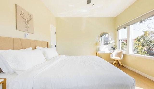 Come live the sunny & relaxing SoCal life in our brand-new sunny beach getaway