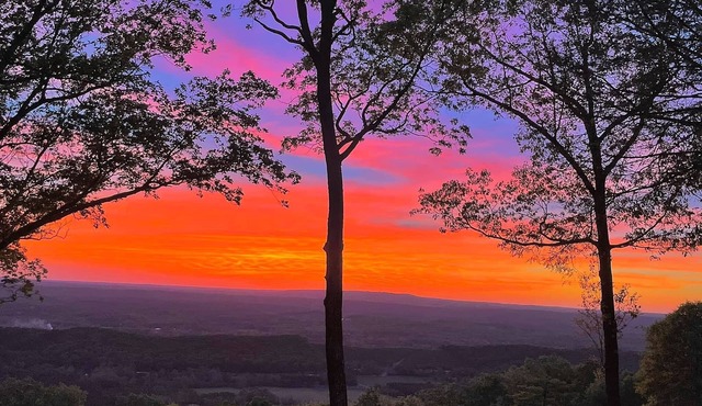 Come love spring in the mountains of Alabama! Two en suite masters! Book now!