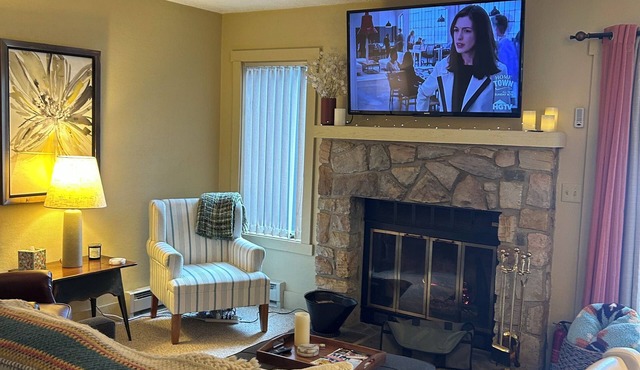 Come relax by the fireplace and enjoy skiing or a walk in the forest by the lake