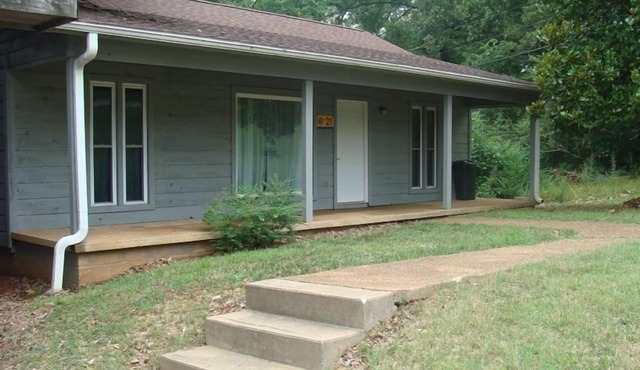 Come, Relax & Enjoy Our Miramichee Cabin 3 Minutes from the Spring River