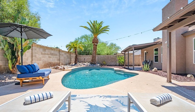 Come relax in the Pool at the Palm House-Prime Location!