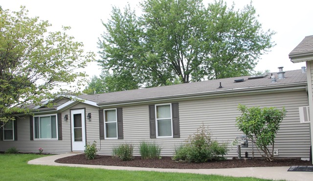 Come relax in this beautiful 3 bedroom house with lots of space! cozy & peaceful