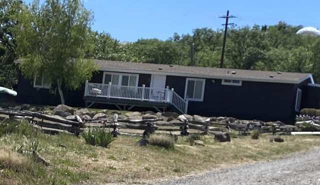 Come relax, work & enjoy country air. Beautiful winter has arrived!