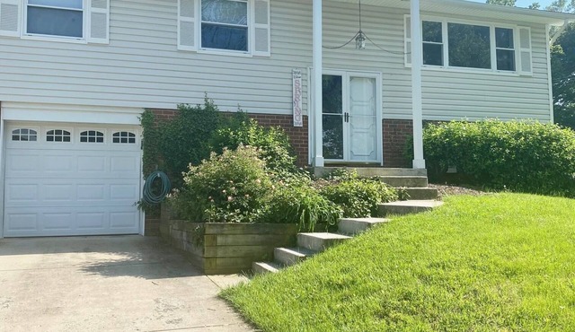 Come Seize the Bay! 4 miles from the Navy Campus