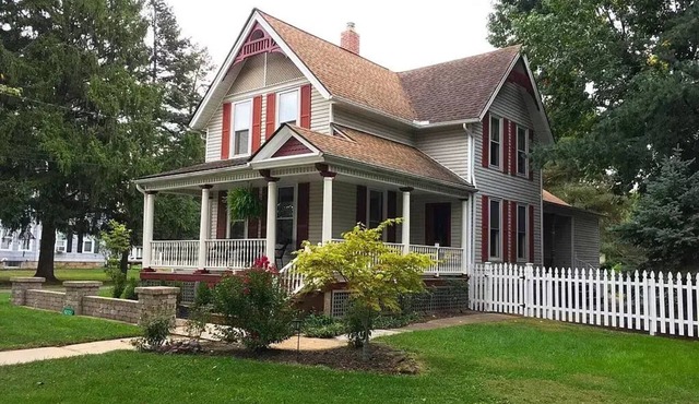 Come stay and relax at the Captain's House in Historic Vermilion Harbor Town.