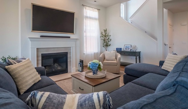 Come stay at Harbor Court for amazing lake views!