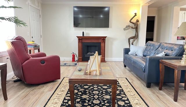 Come Stay At the Blue House! Entire Home In The Country With Lots Of Space