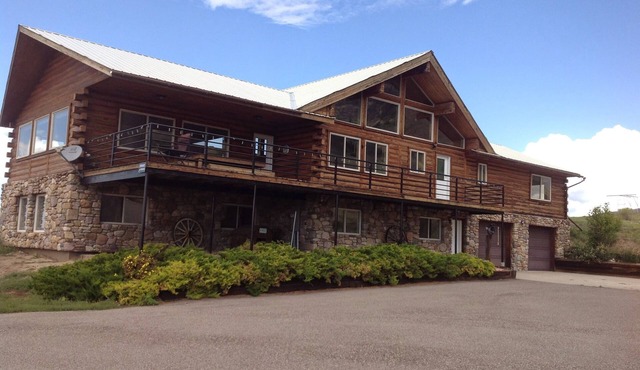 Come stay at the McMinn Inn and enjoy the mountian views!