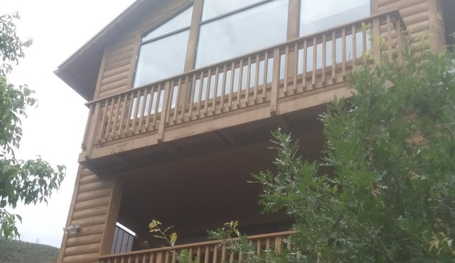 Come stay in a cabin, walking distance from the attractions of Summerhaven.