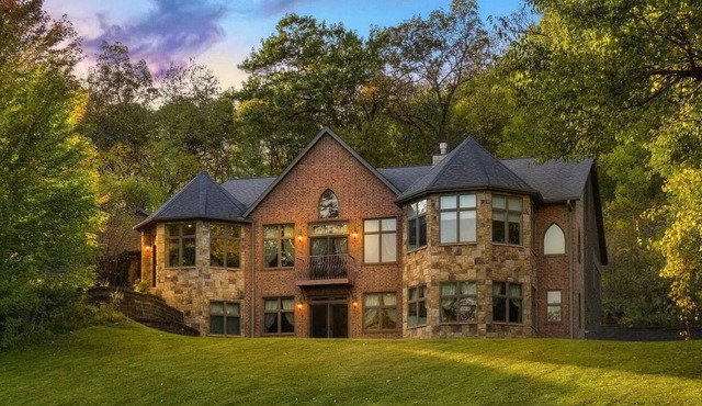 Come Stay like Kings and Queens in this Castle style Home- Beautiful and Private