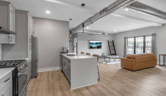 Come stay with us at our Ultra Modern Loft Apartments @ Cornerstone Plaza !