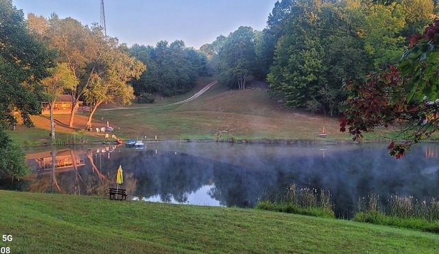 Come stay with us! You'll love it! Secluded, private, quiet & relaxing.