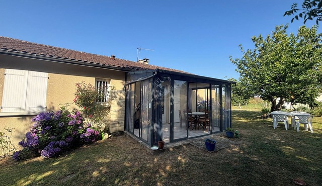 Come to ANGOISSE in a quiet house with many activities around.